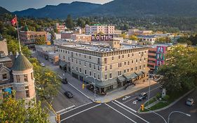 The Hume Hotel Nelson